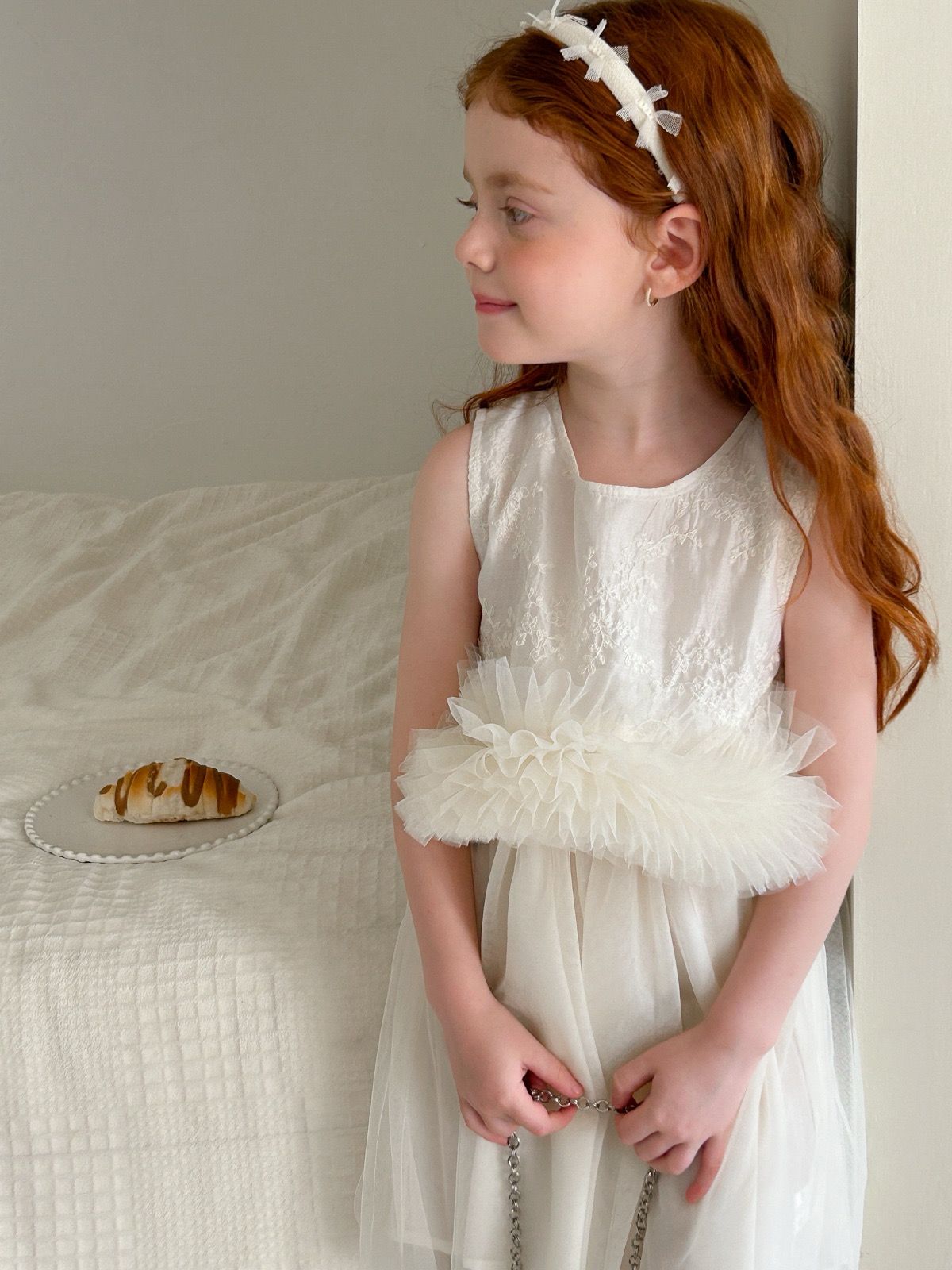 Vestido Infantil Bordado com Tule