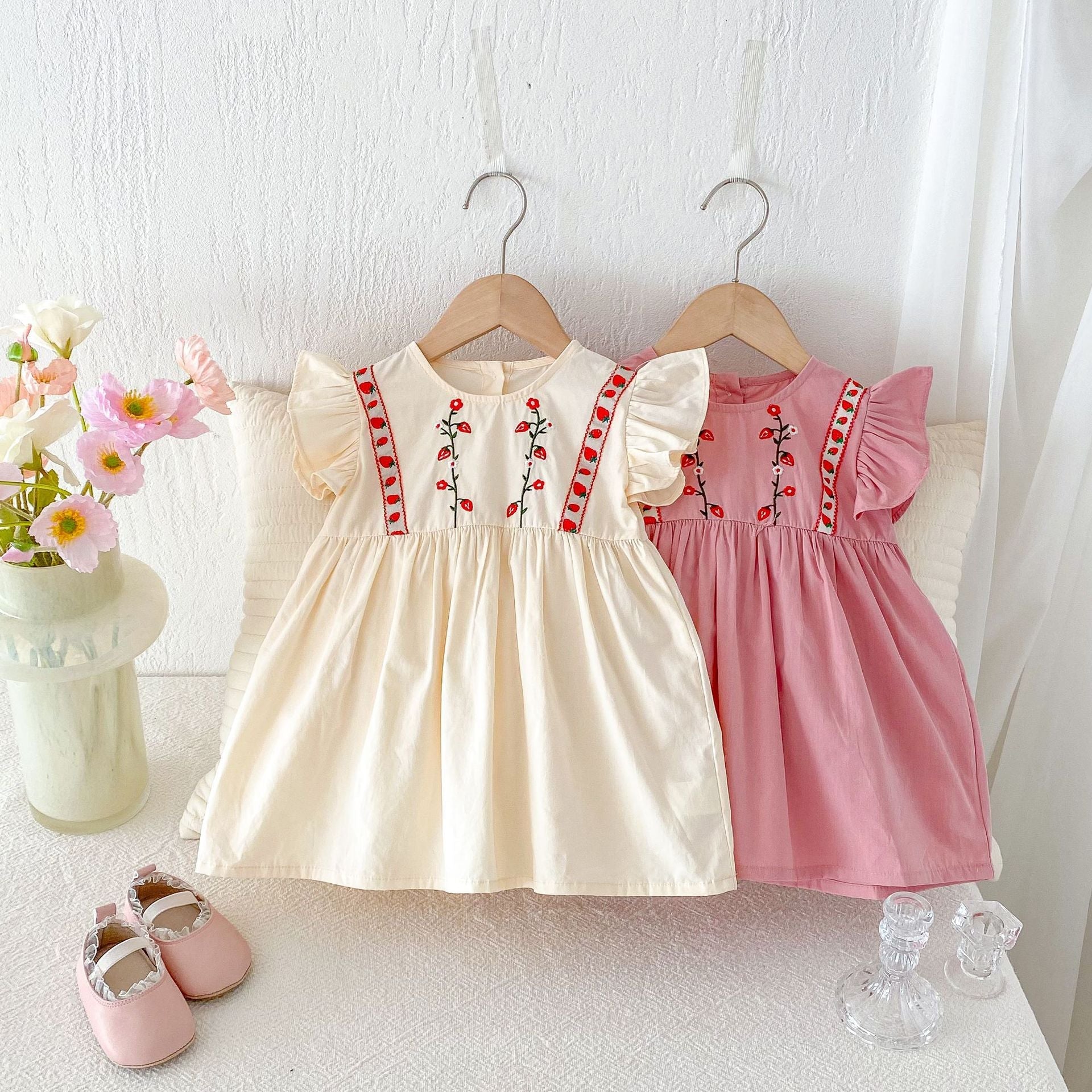 Vestido Infantil Bordado Morangos