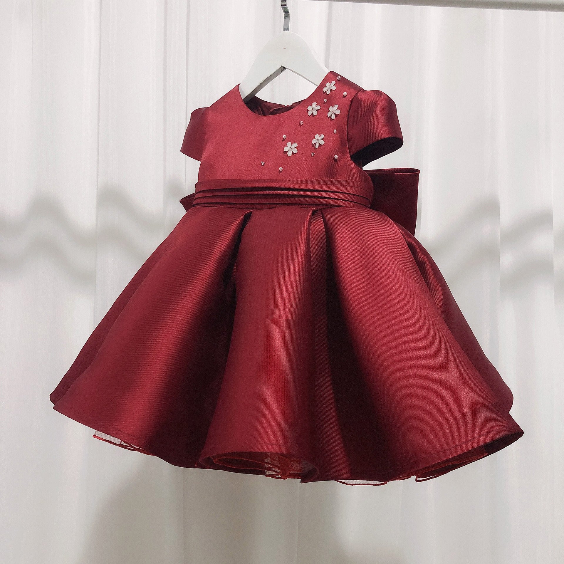 Vestido de Festa com Flores e Laço Atrás