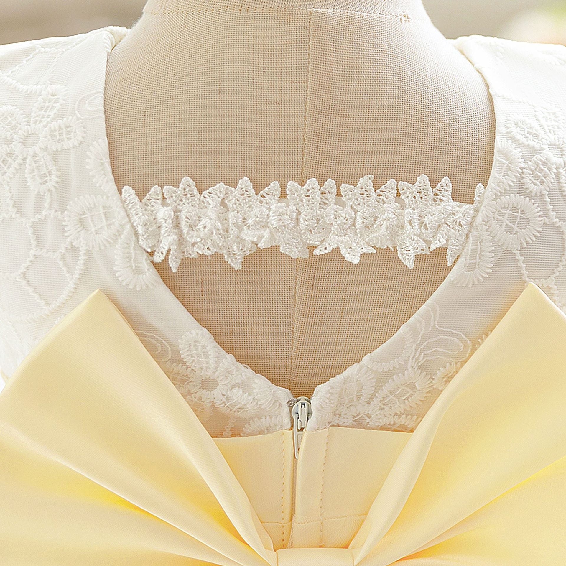 Vestido de Festa Renda e Saia Tule