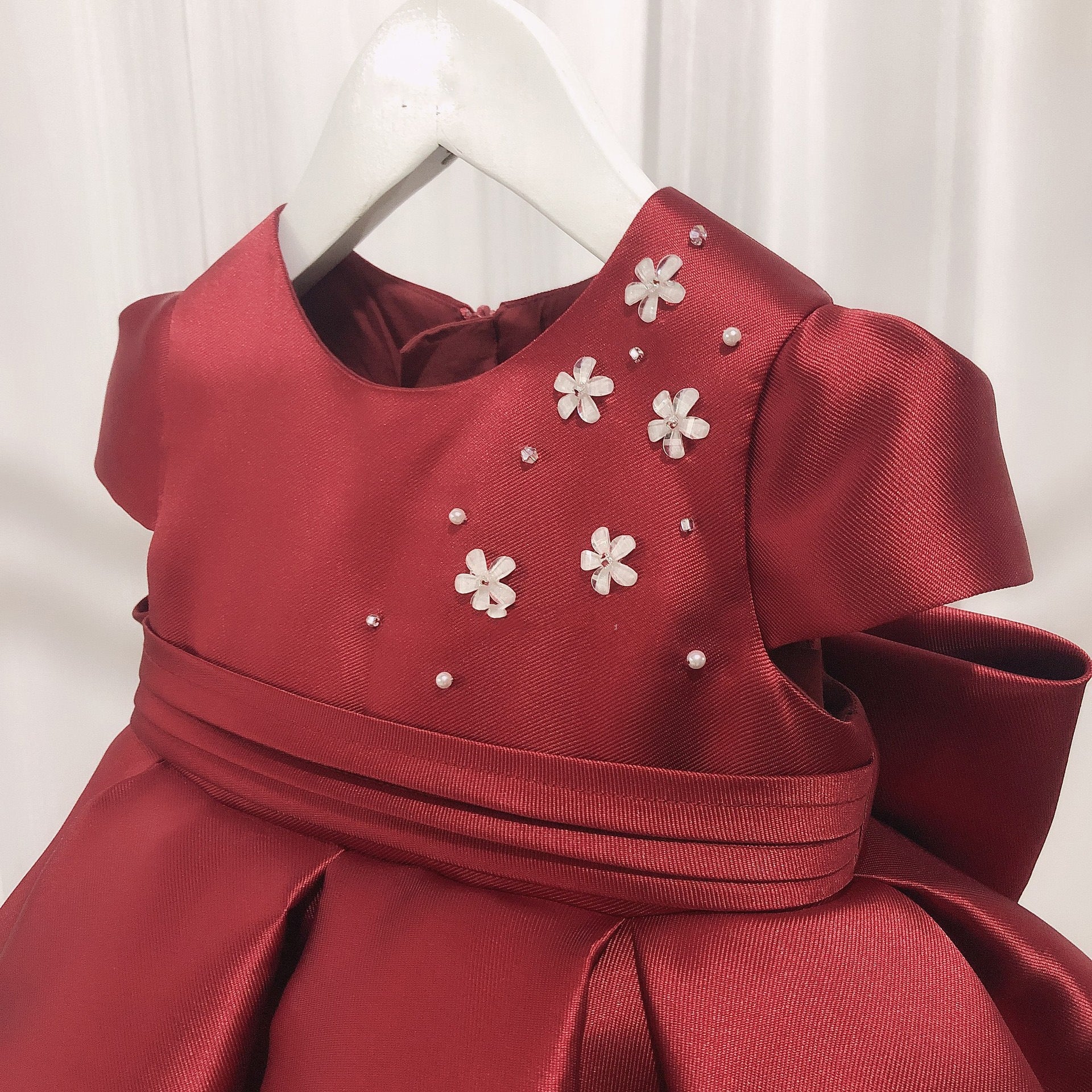 Vestido de Festa com Flores e Laço Atrás