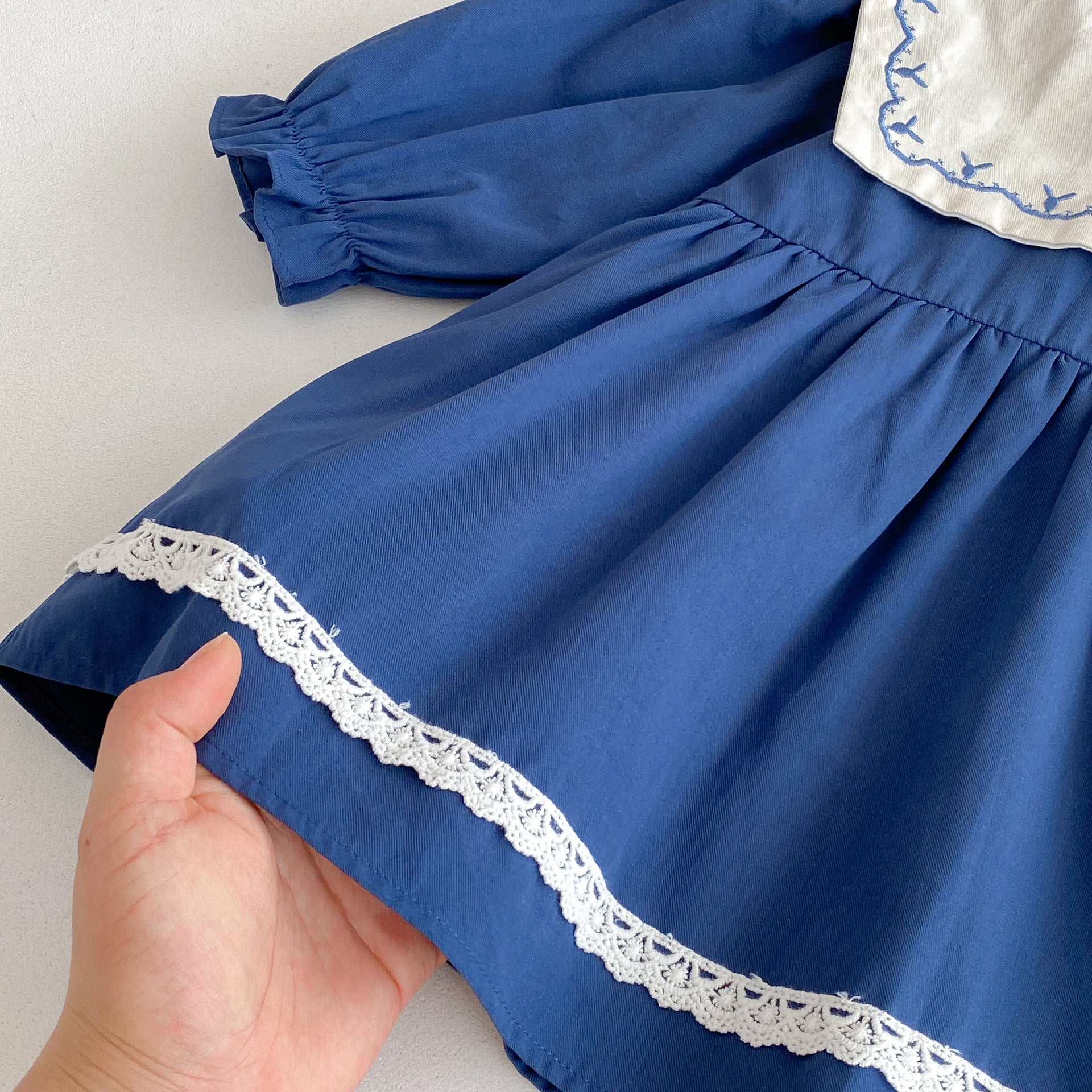 Vestido Infantil Bordado e Rendinha