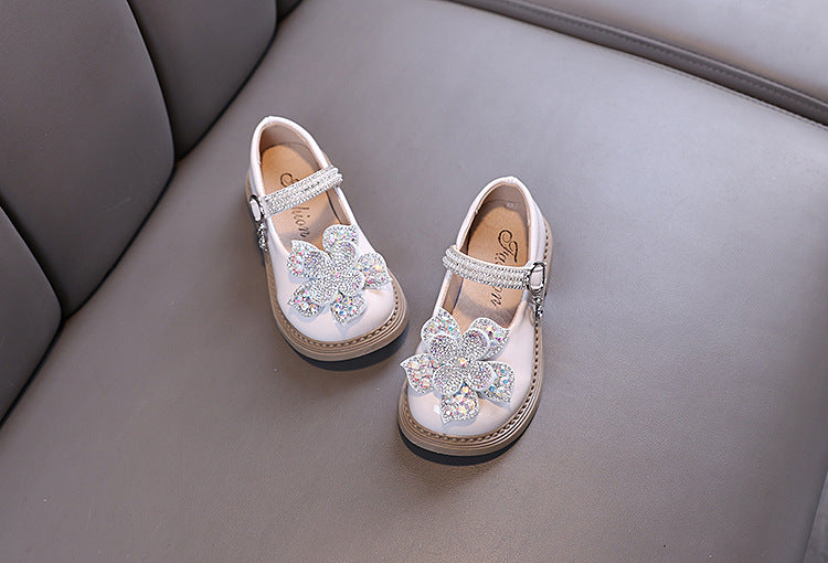 Sapato Infantil Feminino Brilhante e Pérolas