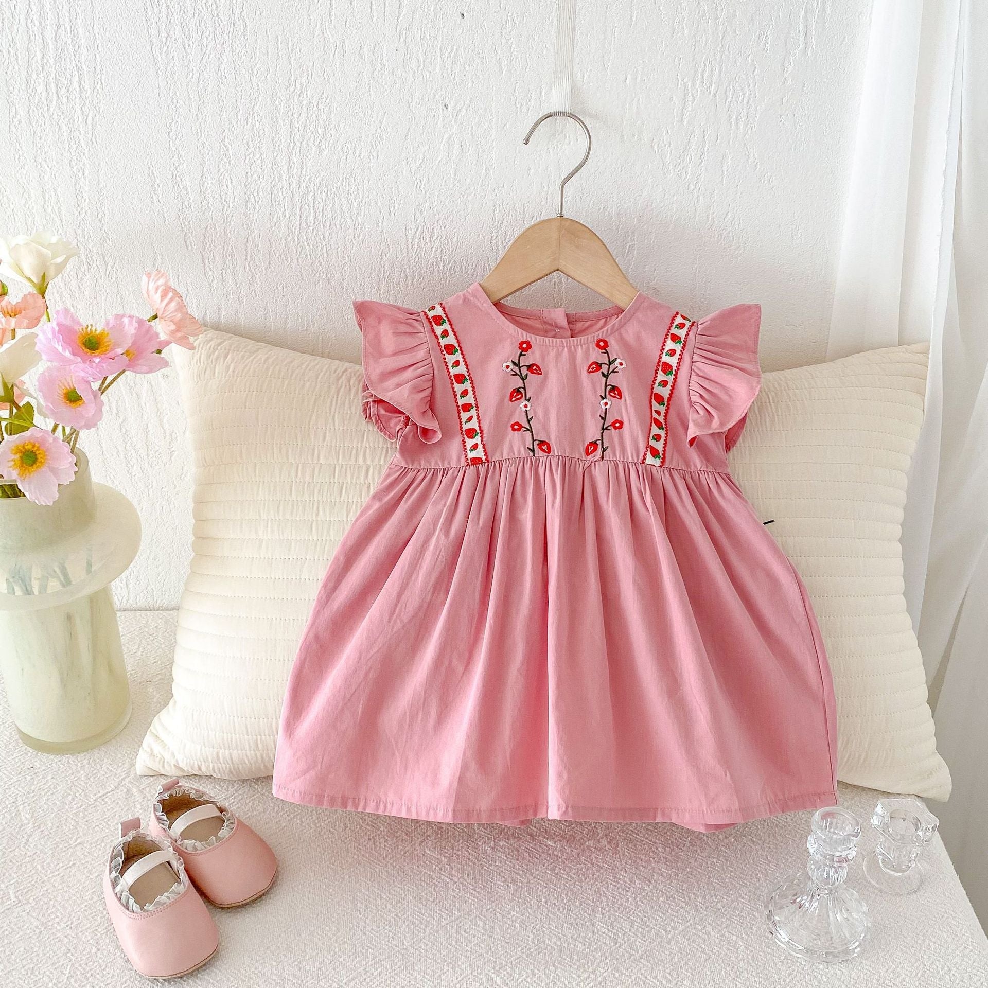 Vestido Infantil Bordado Morangos