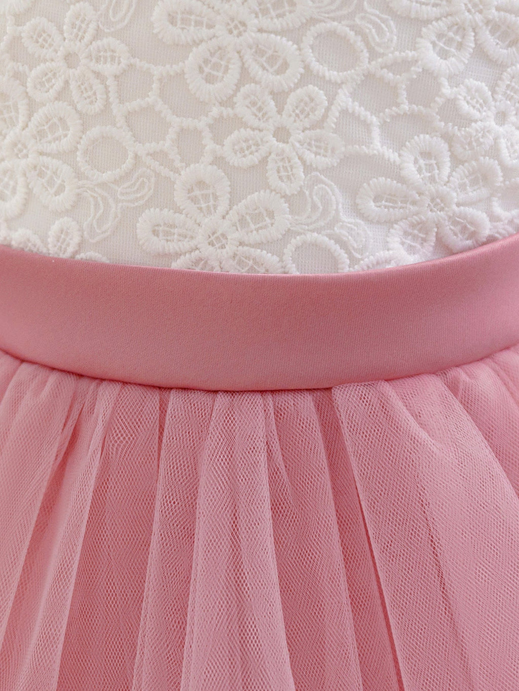 Vestido de Festa Renda e Saia Tule