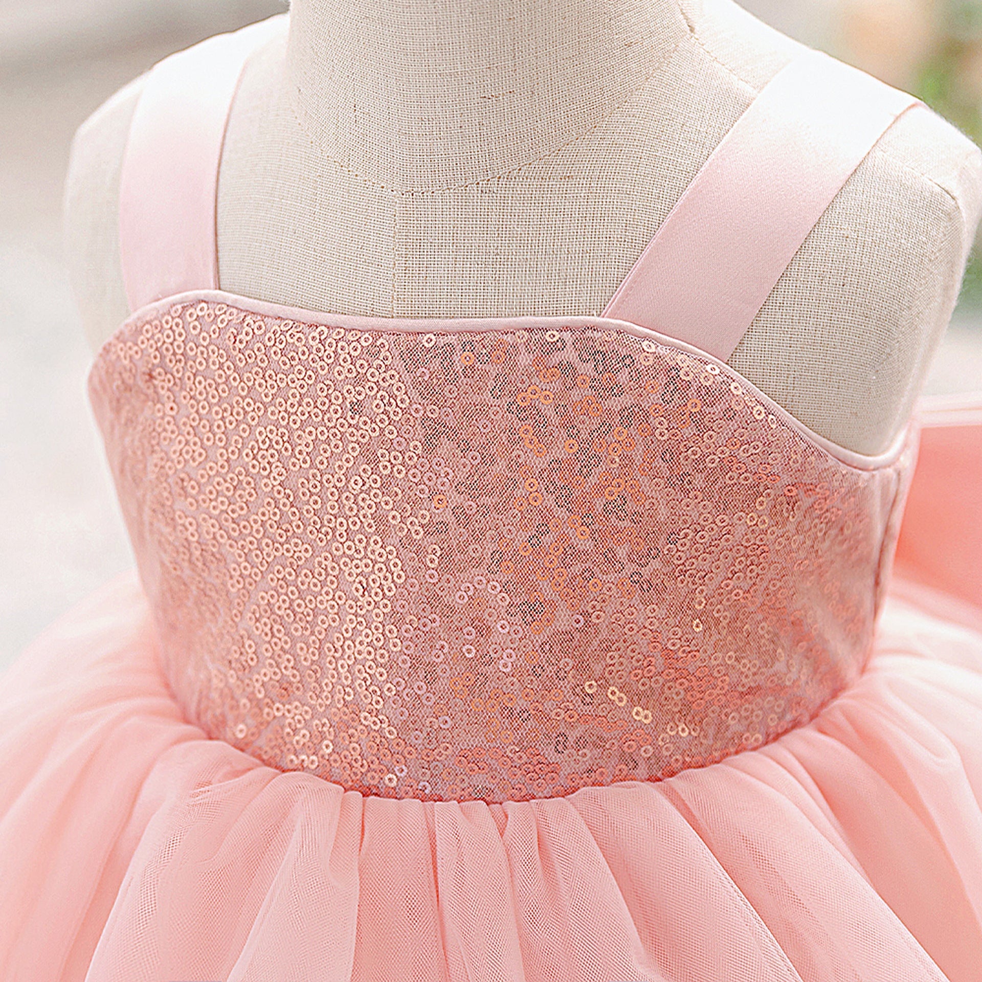 Vestido de Festa Lantejoulas e Tule Camadas