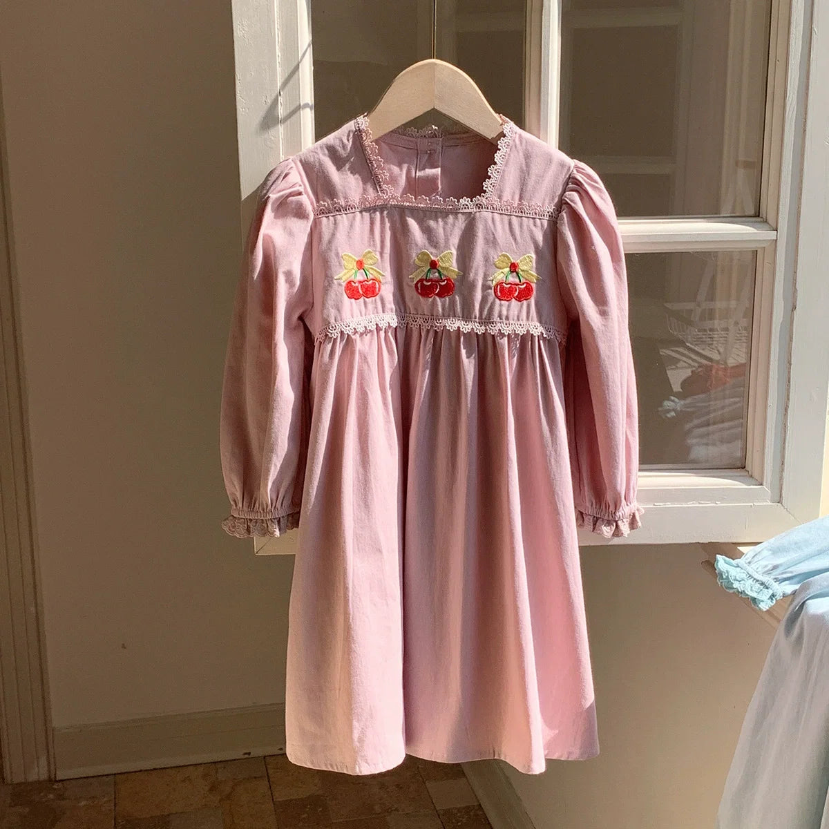 Vestido Infantil com Renda Cerejinhas