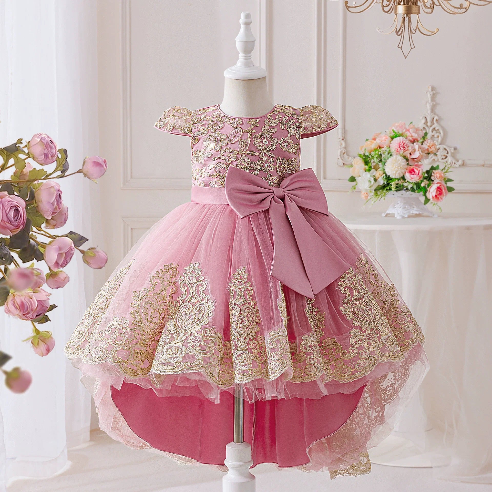 Vestido de Festa Rendado com Laço
