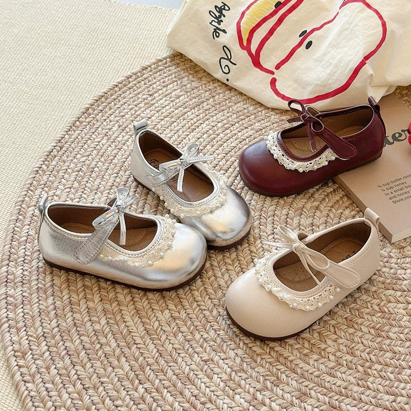 Sapato Infantil Feminino com Pérolas Lacinho