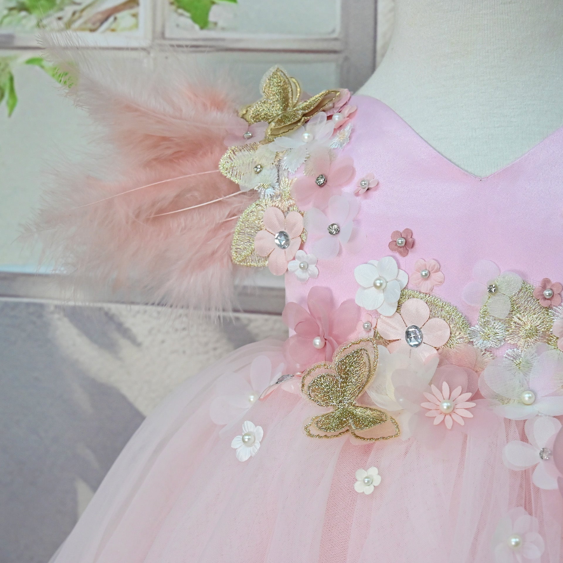 Vestido de Festa Flores Manga Plumas