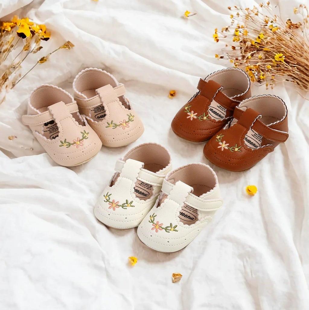 Sapato Infantil Feminino Bordado Florzinhas