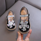 Sapato Infantil Feminino Brilhante e Pérolas