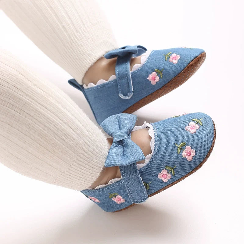 Sapato Infantil Florzinhas e Lacinho
