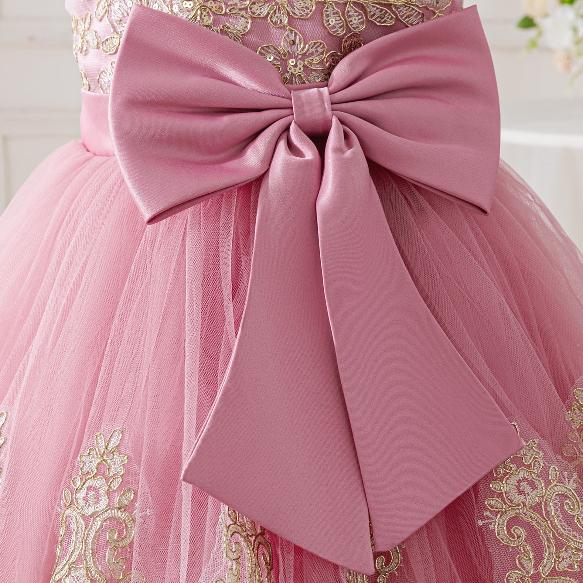 Vestido de Festa Rendado com Laço
