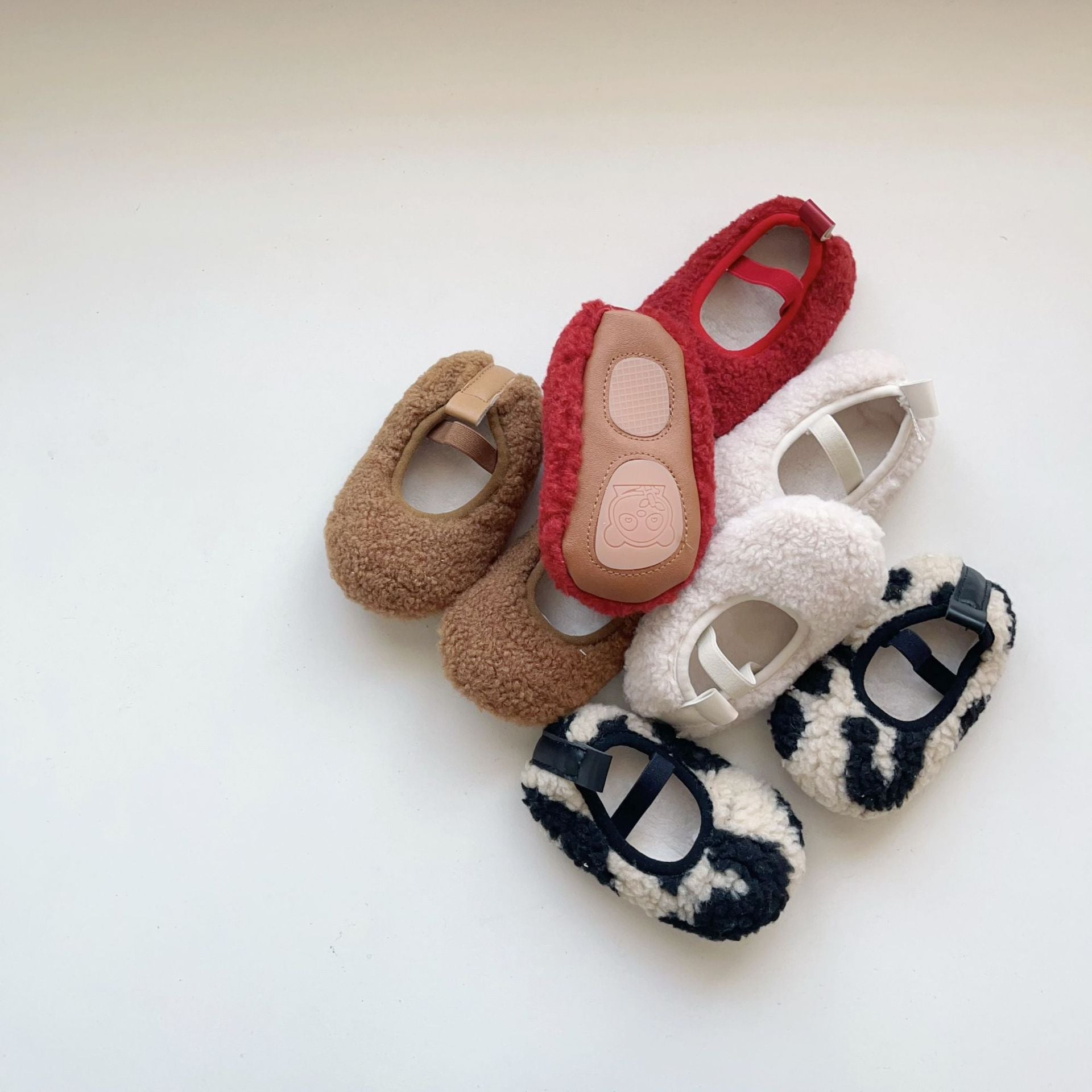 Sapato Infantil Pelucia Sola Macia