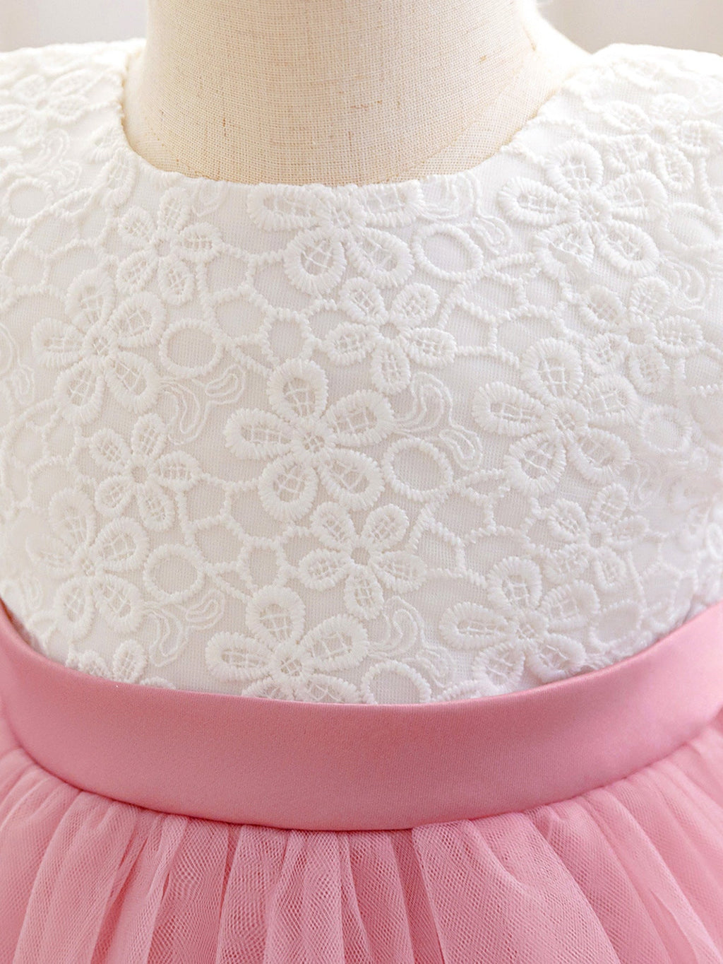 Vestido de Festa Renda e Saia Tule