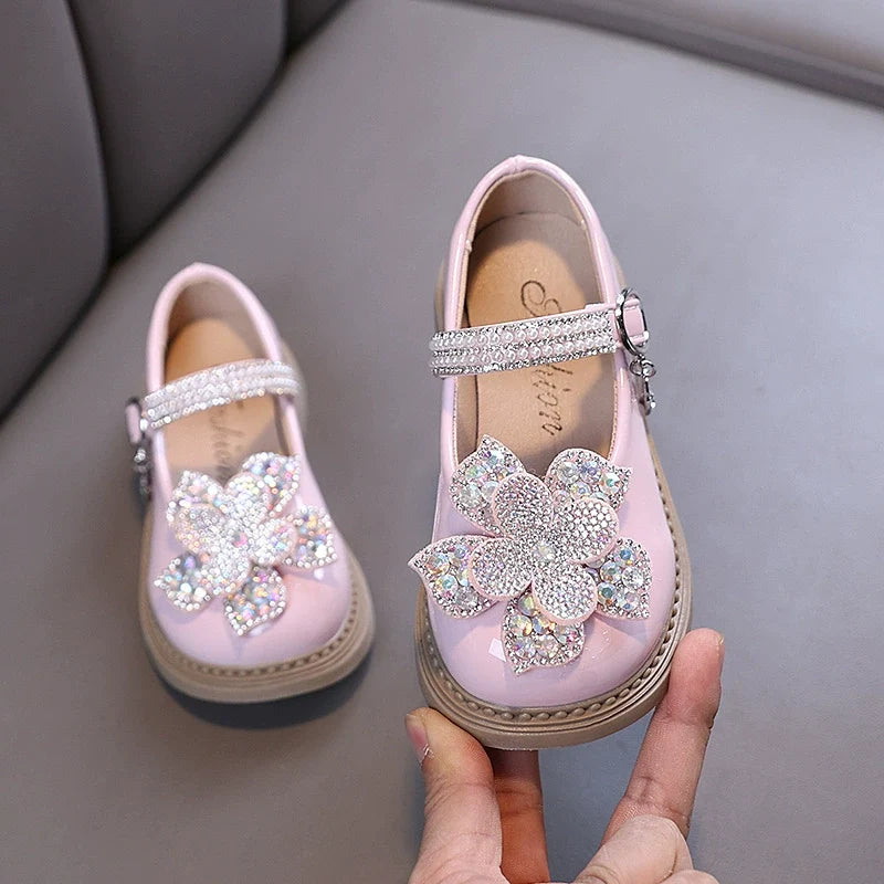 Sapato Infantil Feminino Brilhante e Pérolas