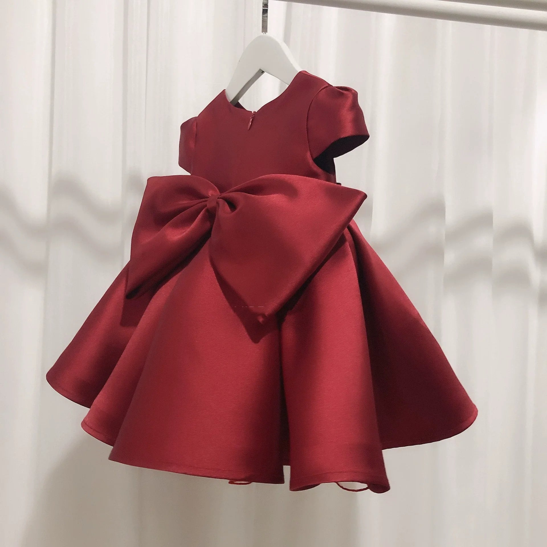 Vestido de Festa com Flores e Laço Atrás