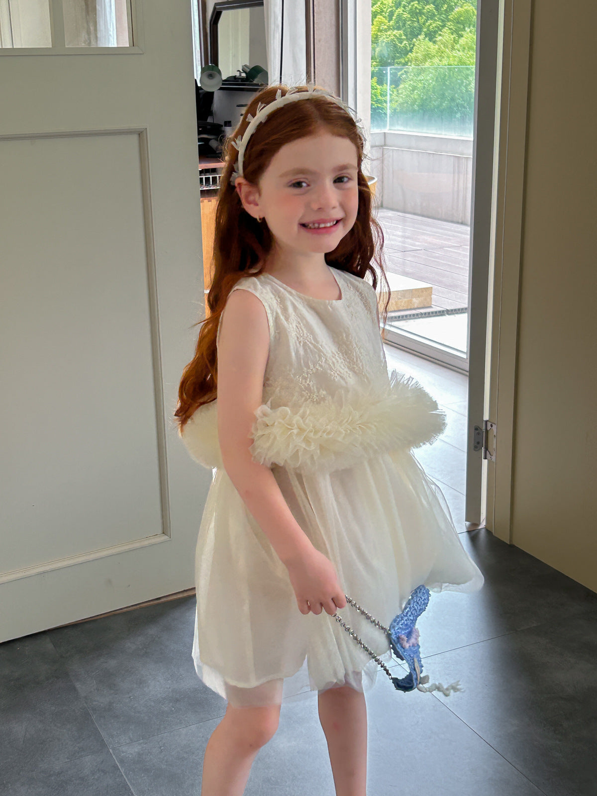 Vestido Infantil Bordado com Tule