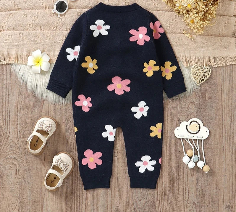 Macacão Infantil de Tricô Florzinhas