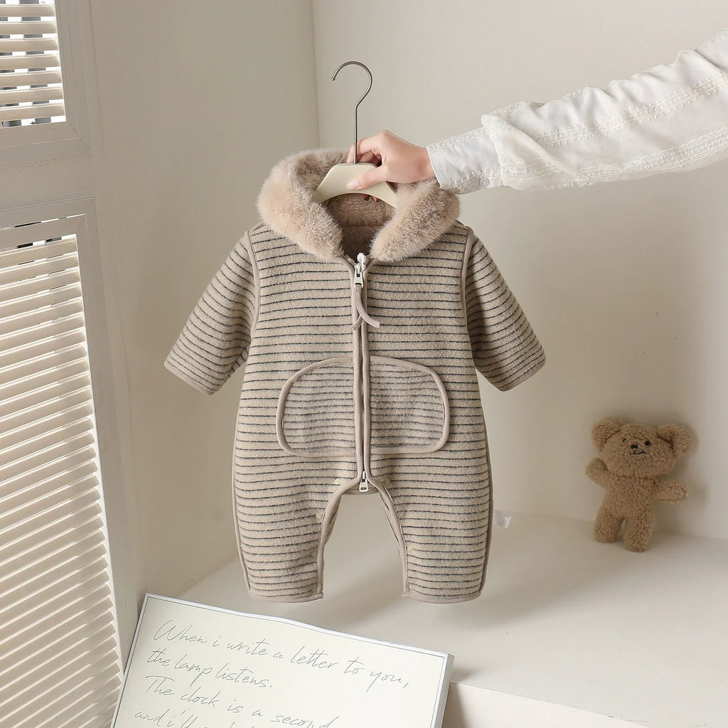 Macacão Infantil Lístras com Pelinhos