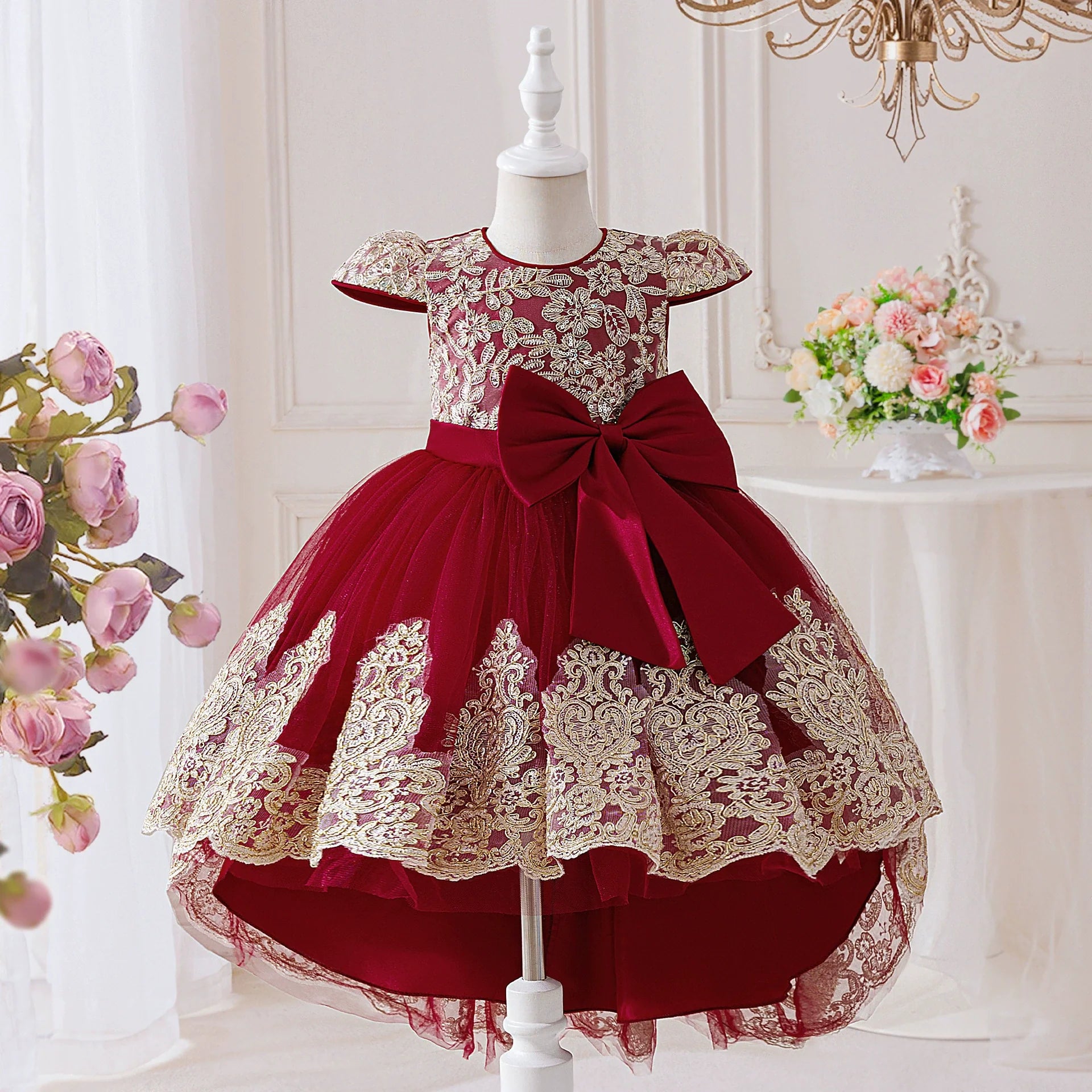 Vestido de Festa Rendado com Laço