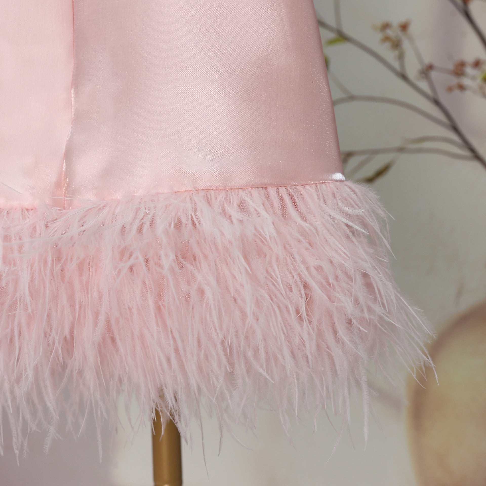 Vestido Infantil Laço e Plumas