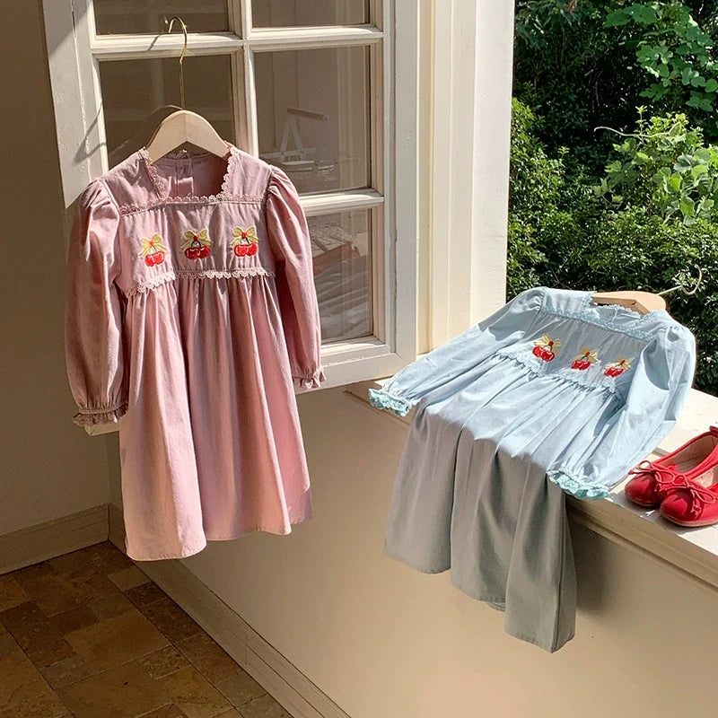 Vestido Infantil com Renda Cerejinhas
