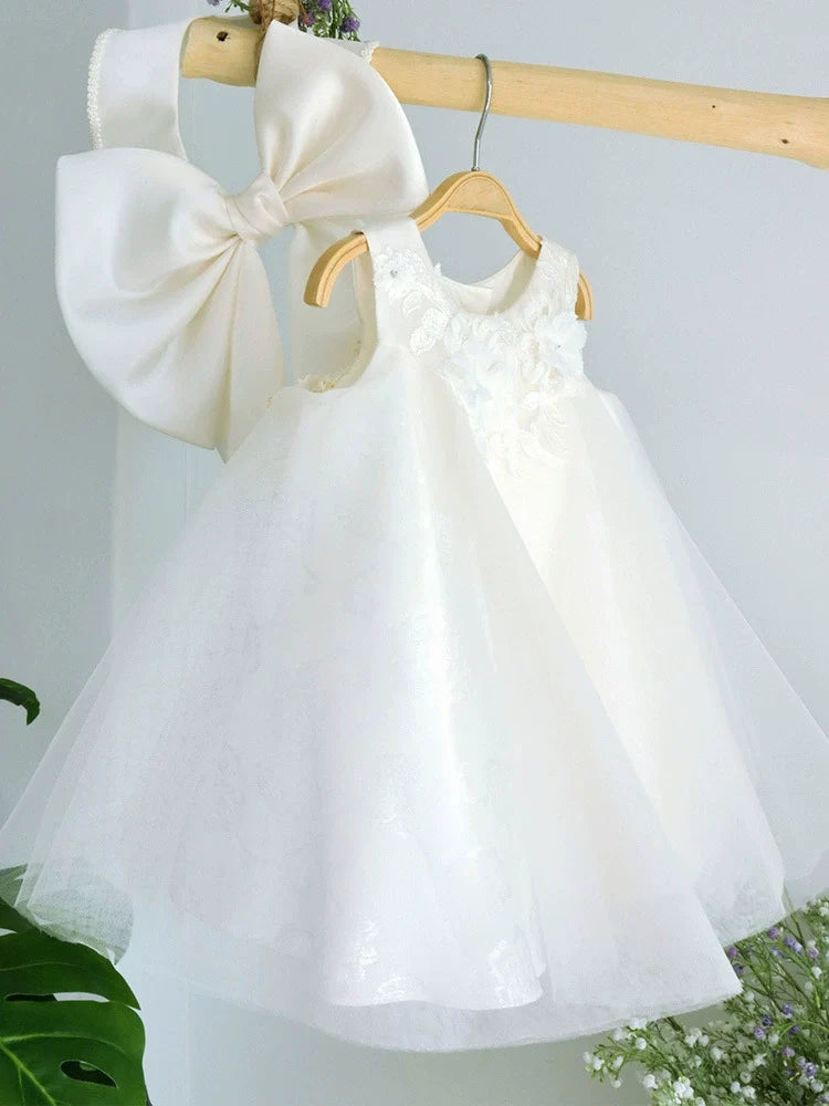 Vestido Infantil Branco Florzinhas e Laço