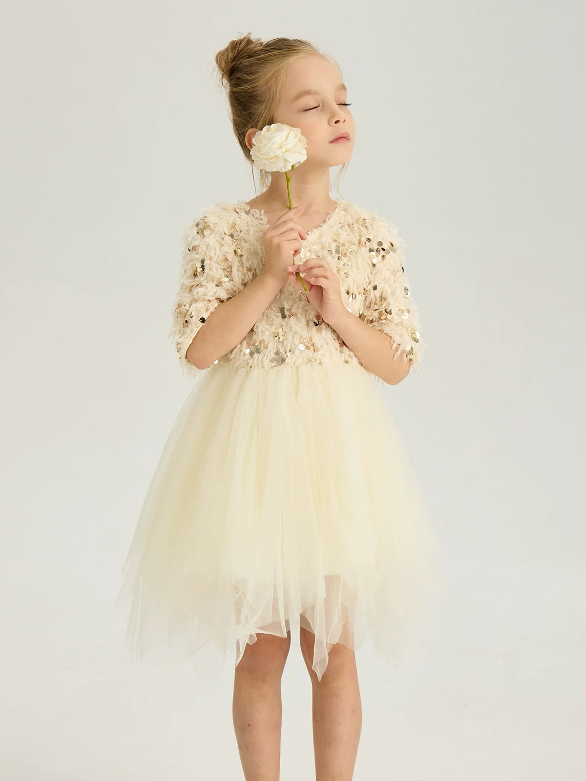 Vestido Infantil Plumas e Lantejoulas