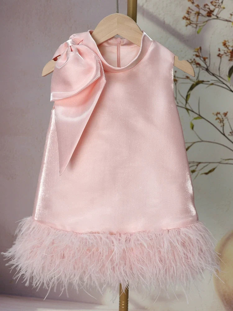 Vestido Infantil Laço e Plumas
