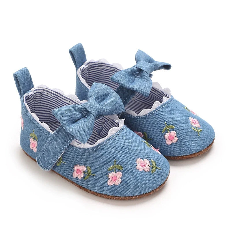 Sapato Infantil Florzinhas e Lacinho