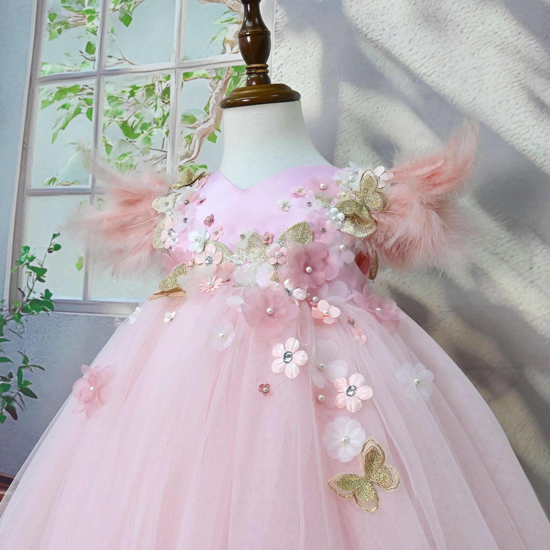Vestido de Festa Flores Manga Plumas