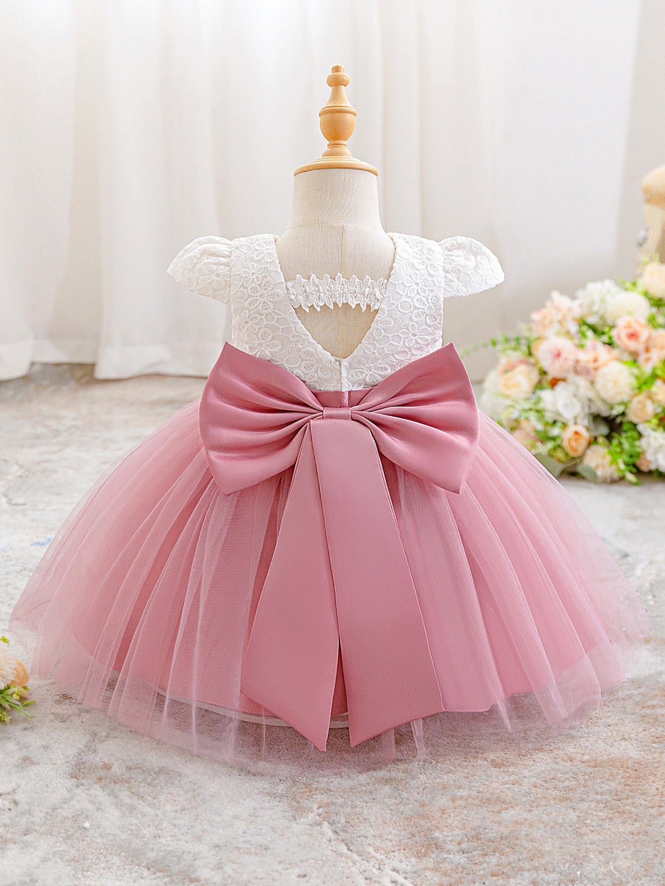 Vestido de Festa Renda e Saia Tule