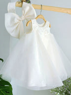 Vestido Infantil Branco Florzinhas e Laço
