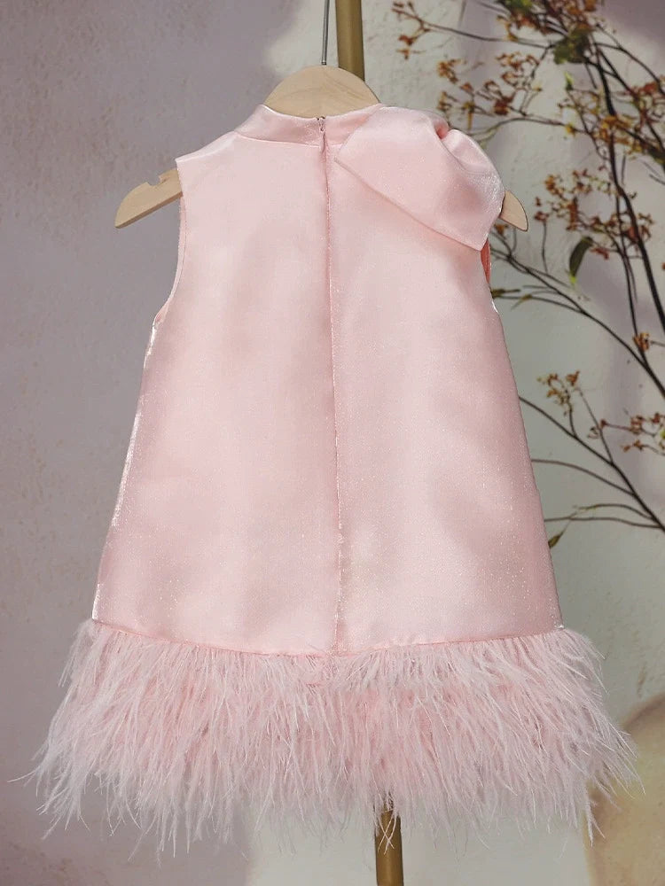 Vestido Infantil Laço e Plumas