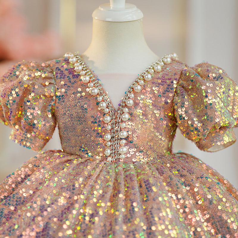 Vestido Infantil de Festa Brilhante e Pérolas