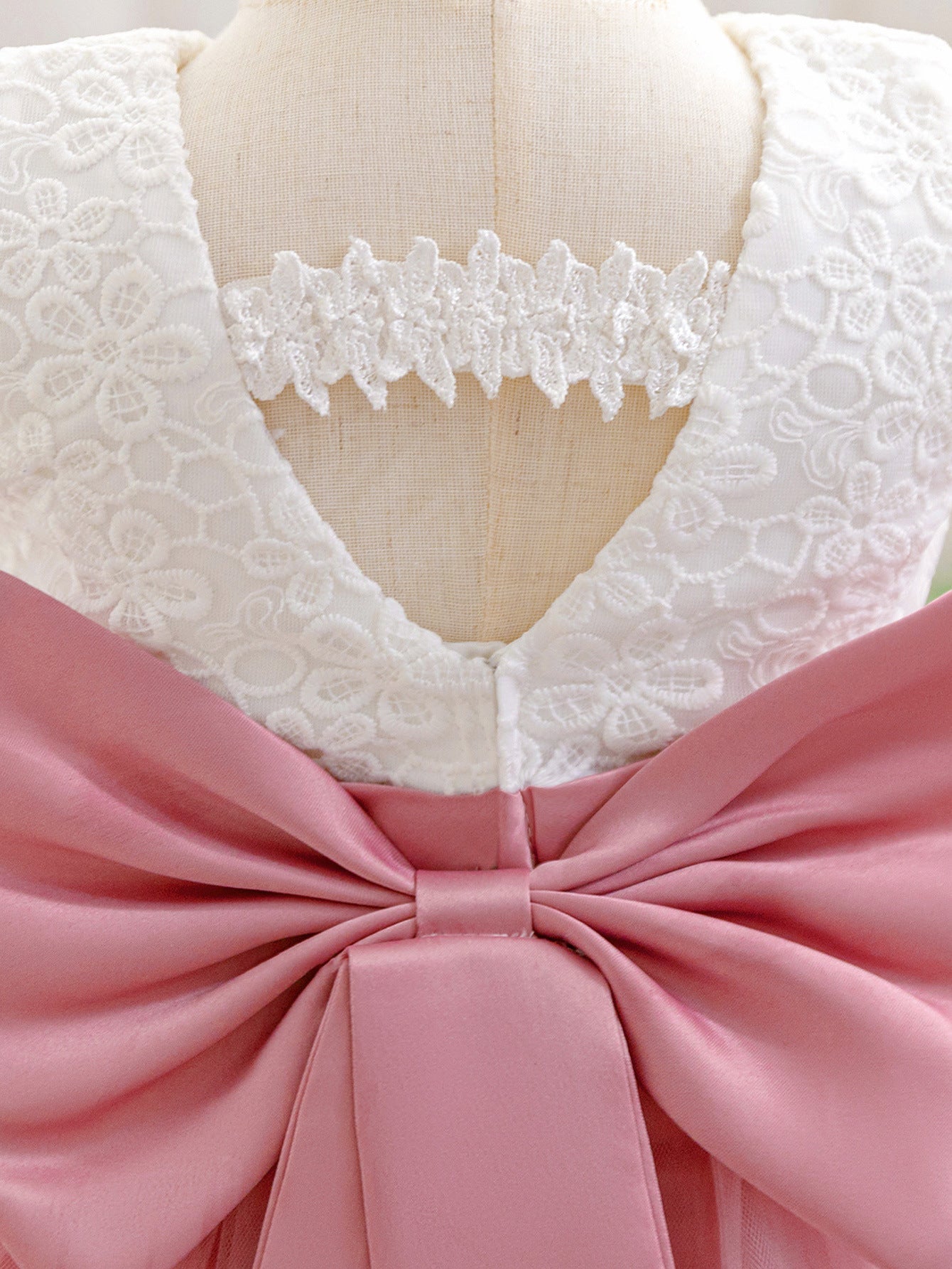 Vestido de Festa Renda e Saia Tule