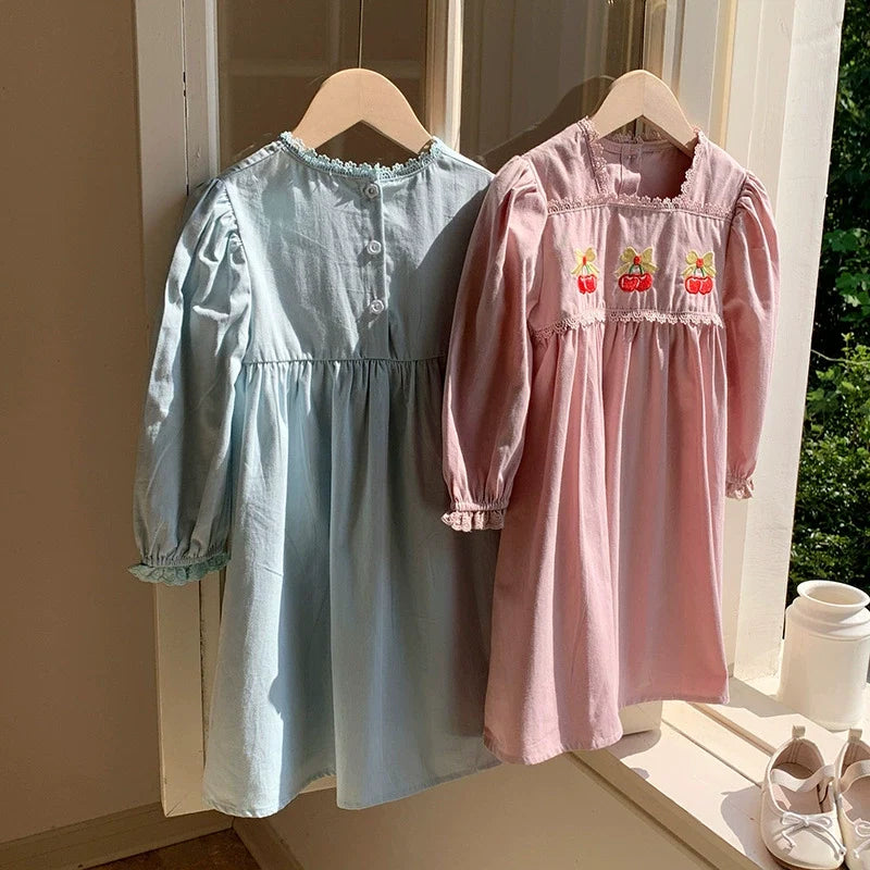 Vestido Infantil com Renda Cerejinhas