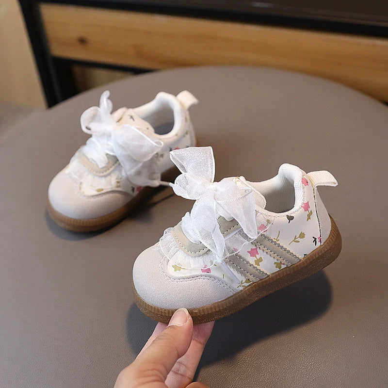Tênis Infantil Florzinhas e Laço