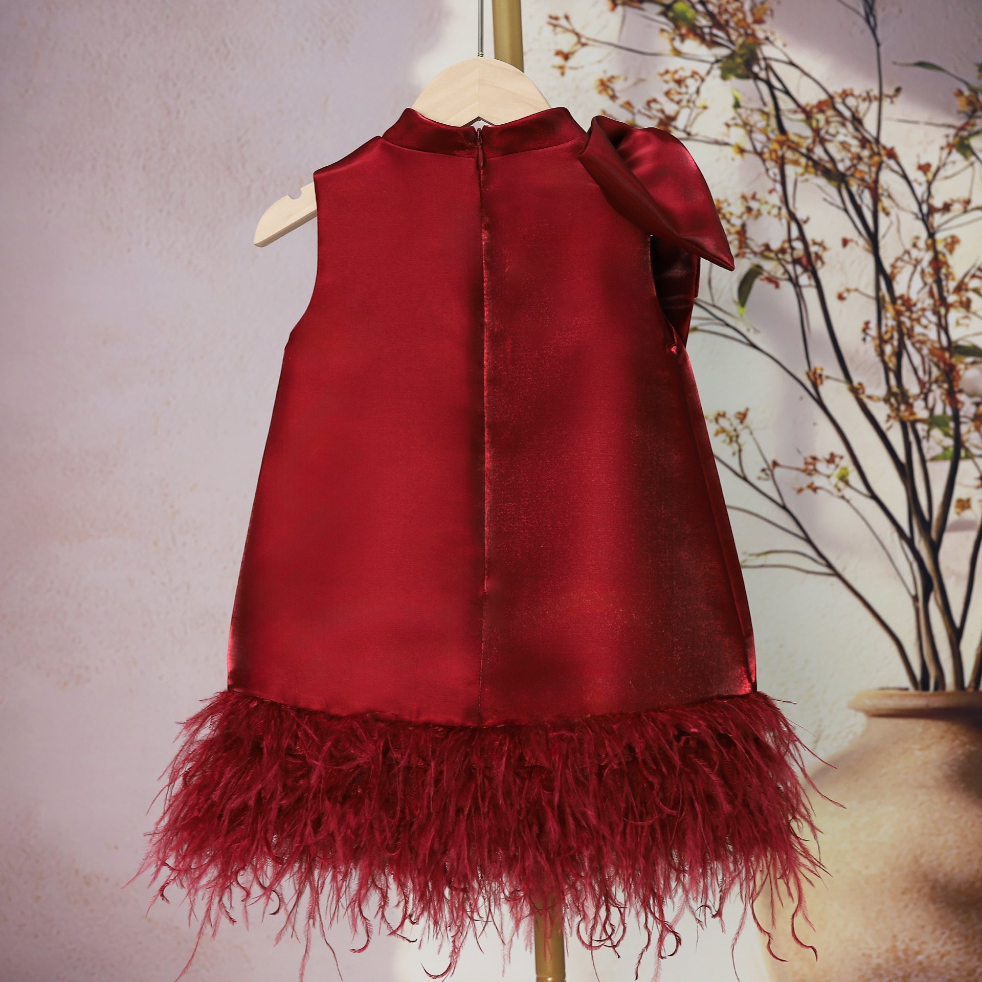 Vestido Infantil Laço e Plumas