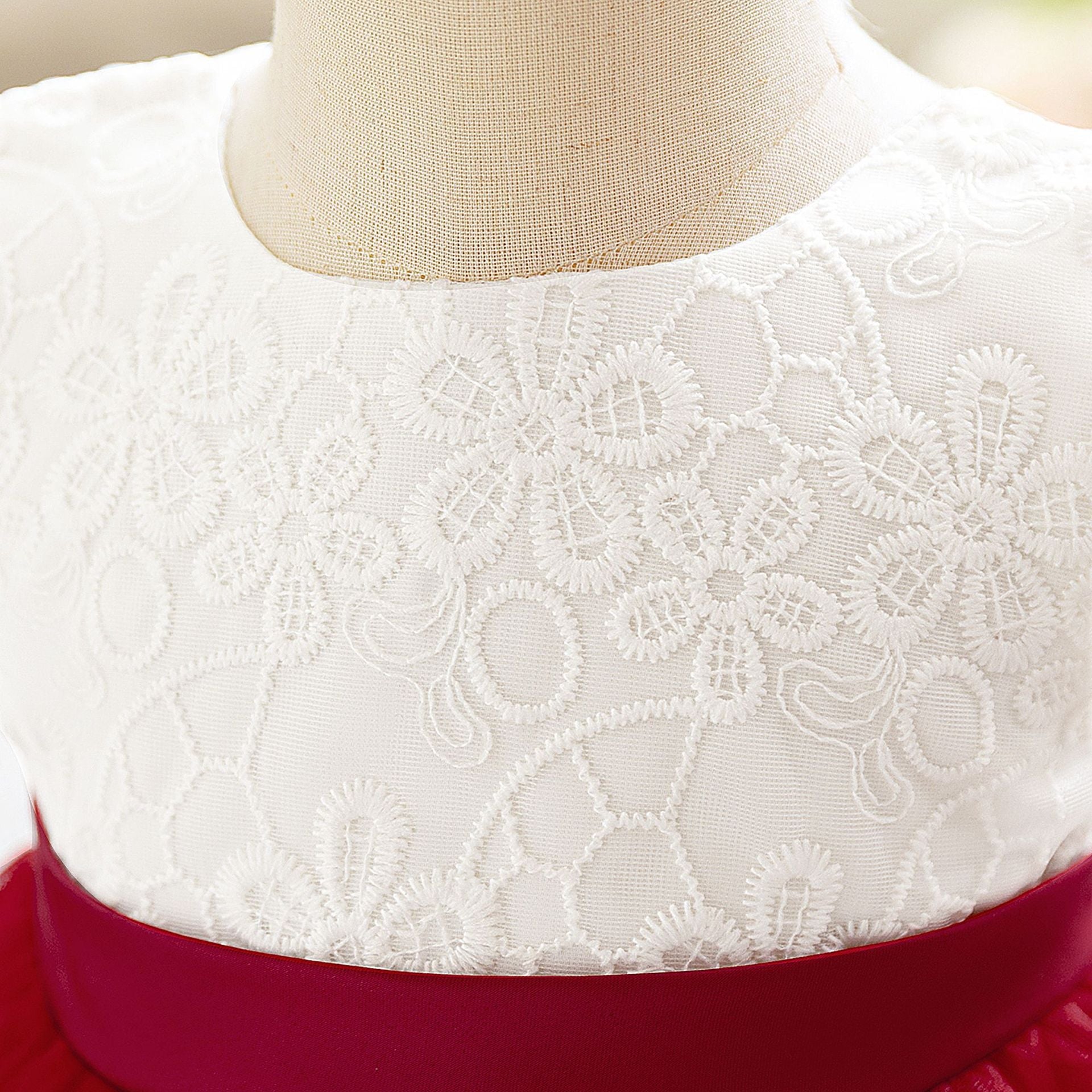 Vestido de Festa Renda e Saia Tule