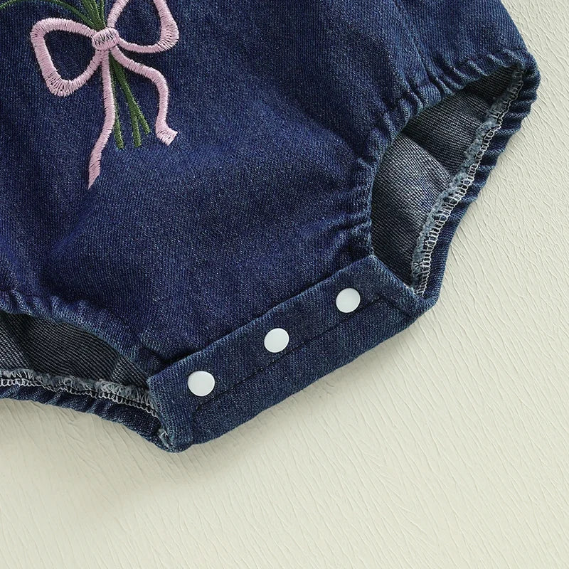 Body Jardineira Infantil Jeans Florzinhas